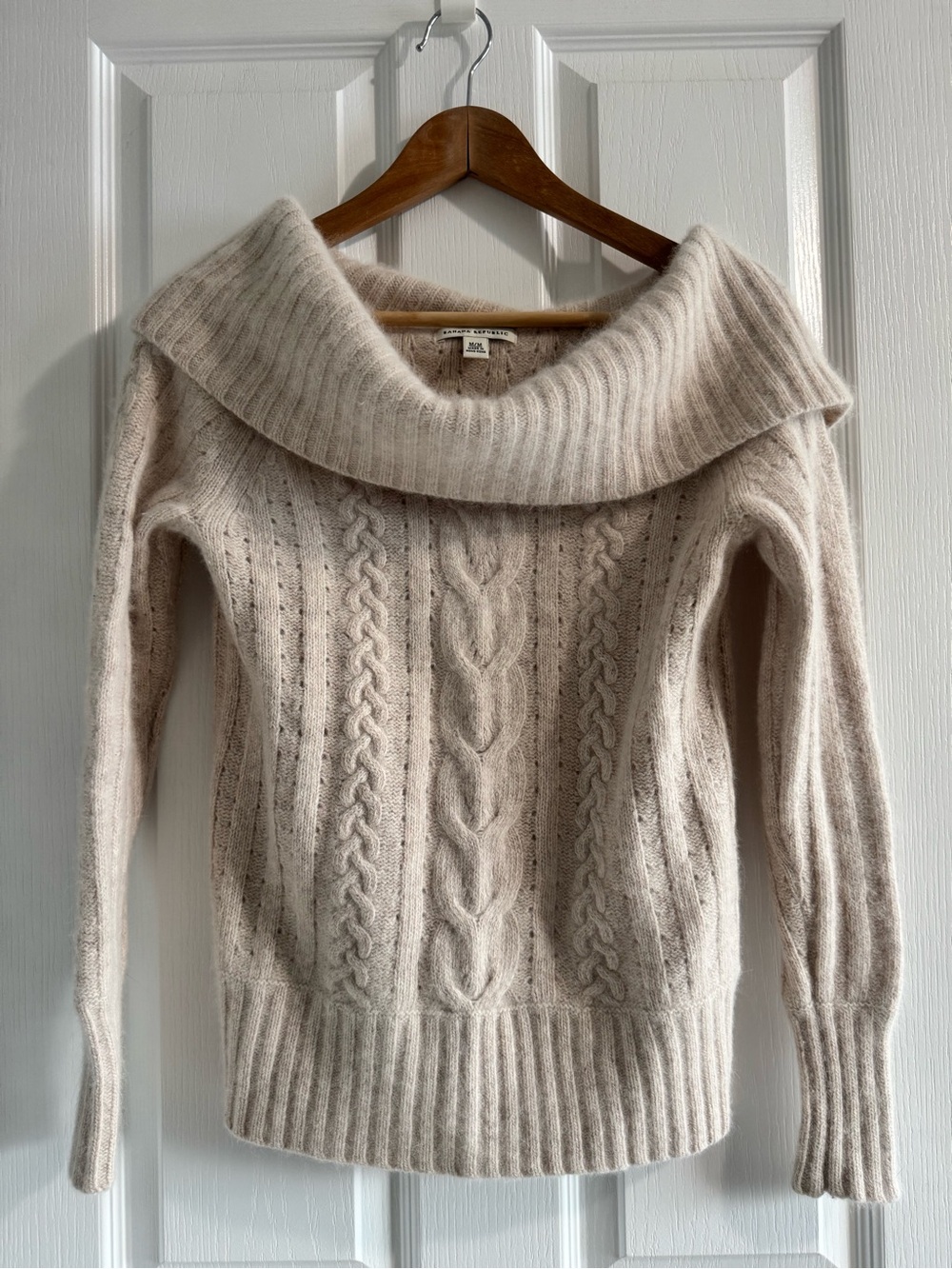Banana Republic Angora Wool Blend Off-the-Shoulder Sweater Size Medium M